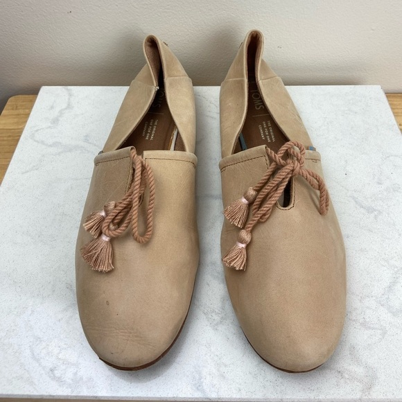 TOMS KELLI HONEY ALL LEATHER TASSEL FLATS - Picture 7 of 14